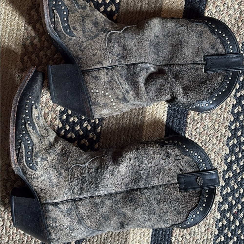 Gray Western Cowboy Boots with Black Accents